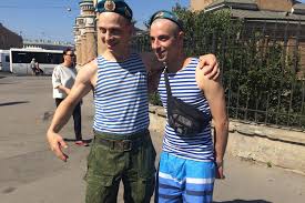 Maybe you would like to learn more about one of these? Desantniki Zalezli V Fontan Kto Im Skazhet Vylezajte Iz Razgovorov S Vinovnikami S Torzhestva Na Den Vdv
