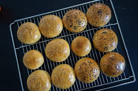 Burger Buns Rezept Brioche Hamburgerbrotchen Firechefs De Rezept In 2020 Hamburger Brotchen Hamburgerbrotchen Burger Brotchen