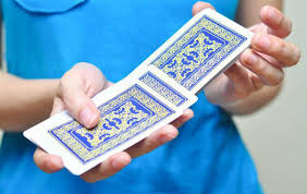 الثعبان او الافعى او الحية في المنام والحلم تدل على الشر والمدفون والحقد والعداوة التي ترقب الشخص من اقرباءه او ممن يدعون محبته او الخير له ، وقال مفسرون ان الثعبان او الحية او الافعى هي. Ù„Ù…Ø§Ø°Ø§ ØªØ­Ù„Ù… Ø¨Ø·Ø§Ù‚Ø§Øª Ø§Ù„ØªØ§Ø±Ùˆ ØªÙØ³ÙŠØ± Ø§Ù„Ù†ÙˆÙ… Ø§Ù„ÙƒÙ‡Ø§Ù†Ø© ÙƒØªØ§Ø¨ Ø§Ù„Ø£Ø­Ù„Ø§Ù… Ø§Ù„Ø§ØµØ·Ù„Ø§Ø­ÙŠØ© Ù„Ù…Ø§Ø°Ø§ ØªØ­Ù„Ù… Ø¨Ø§Ù„ØªØ®Ù…ÙŠÙ† Ù…Ù† ÙƒØªØ§Ø¨ Ø§Ù„Ø£Ø­Ù„Ø§Ù…