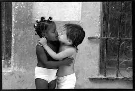 Black And White Kids Hugging Each Other Kiss Pictures Black And White Kiss Kids Kiss People Kissing Photography