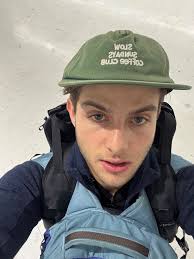 Hey everyone! I'm Stephen — an American-Irish Master's student at the VU,  heading into my second year in Amsterdam. I'm looking for a studio or room  in a queer-friendly space starting in