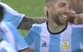 Non siamo amici, ma giochiamo per la stessa nazionale. Papu Gomez Debutto Con Rete Festa Per La Nazionale Argentina Video Cronaca Argentina