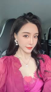 Hi there! My name is Agustin. I'm from Argentina and I'm looking for people  who are willing to practice or learn more about these languages: Spanish,  English, and Italian. I can offer