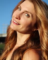 Nina Wray's Instagram, Twitter & Facebook