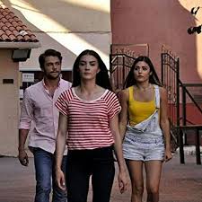 Makin i̇stanbul medya sanat ve spor ödüllerinde yılın sosyal medyada en sevilen. Burcu Ozberk Tolga Saritas And Hande Ercel In Gunesin Kizlari 2015 Popular Fall Outfits Turkish Fashion Denim Ideas