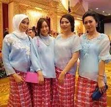 Baju pokko merupakan salah satu pakaian adat dari suku toraja, yang digunakan khusus buat kaum wanita. Pakaian Adat Sulawesi Selatan Nama Keunikan Gambar