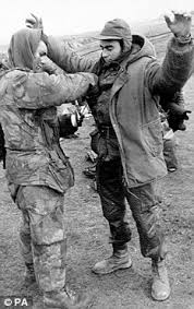 Thirty years after the falklands war 'secret millionaire' tony banks is still haunted by his in this memoir tony vividly recalls the fighting in the falklands. Haunted By The Soldier Who Once Feared I Was About To Kill Him I Had To Track Down And Beg Forgiveness Daily Mail Online