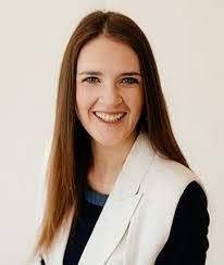 Amanda Pratt's Instagram, Twitter & Facebook