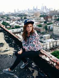 How To Wear A Snapback With Glasses 376x500 Snapback Hairstyles For Girls 25 Ways To Wear Snapback Hair Snapback Hairstyles Fashion Urban Fashion