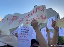 1200警5月首試用「行咇易」app查身份證 下班毋須交還公務手機 警方表示將於5月上旬起，分階段試行流動應用程式「行咇易」 beat app，所使用的智能電話是警方發給前線警務人員的裝備，截查過程縮時至一分鐘內。警員可透過beat app查核被截查人士的資料，包括香港身份證和各國護照，或者利用二維. Quellcrist Rainwater Rainearthfire Twitter