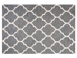 Durch die geschnittenen kanten lassen sich mehrere teppiche einfach zusammensetzen, ohne dass übergänge sichtbar sind. Teppich Wolle Grau 160 X 230 Cm Marokkanisches Muster Kurzflor Yalova Beliani Fr