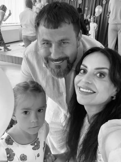 Spektaklis, diplomai, tortas su auklėtojomis, Sky parkas. Katerinai atrodė  kaip eilinė šventė. Ji džiaugėsi, vaidino, gavo diplomą ir jau galvojo apie  ledus. Man - kaip vienas iš tų momentų kurių vėliau ieškosiu