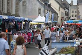 Jean pierre pernaut qui s'est confié à clicanoo.re explique qu'il ne ne peut pas donner son marché préféré vu qu'il anime le concours. Becq5i Q3uo25m