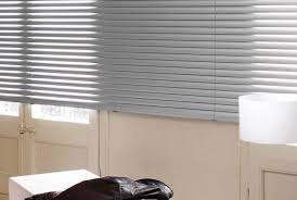 Un design à la fois classique et étonnant avec des lamelles harmonieusement arrondies en extrémité. Configurateur Store Variance Store Le Specialiste Du Store Sur Mesure