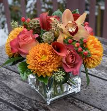 Flower Arrangement With Bright Bold Colored Flowers Coffee Break Roses Disbud Fresh Flowers Arrangements Fall Flower Arrangements Modern Flower Arrangements