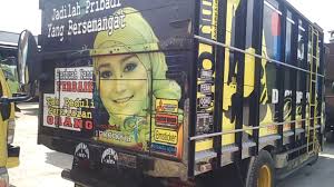 Februari 20, 2017agustus 5, 2017. Truk Modifikasi Truck Mitsubishi Modifikasi Warna Black And Warna Yellow Youtube