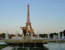 Within Jardin Du Trocadero These Two Famous Statues Face The Eiffel Tower That Can Be Seen Behind Them While Surrounded Ile De France Palais De Chaillot Paris