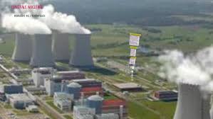 O tona de u235 produce mau multa energie decat 12 milioane de barili de petrol (1 din pacate exista si cateva dezavantaje. Centrala NuclearÄ By Darius Lazi