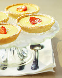 Tartelettes A La Creme De Citron Et Aux Fraises Mini Tarte Creme Au Citron Alimentation