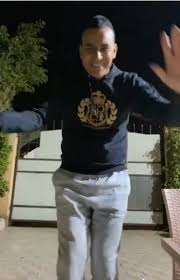 وأقيم الحفل في مساء الخميس الثالث من يونيو، وحضره عدد كبير من نجوم. Ù‡ØªÙƒØ¨Ø±Ù‡Ø§ Ø¹Ù„ÙŠØ§ Ù‡ÙØ®Ù…Ù‡Ø§ Ø¹Ù„ÙŠÙƒ Ø§Ù„Ø­Ø¶Ø±Ù‰ ÙŠØ±Ù‚Øµ Ø¹Ù„Ù‰ Ø¬ÙŠØª Ø¹ Ø§Ù„Ø¨Ø§ÙŠØ¸ Ø¨Ù€ ØªÙŠÙƒ ØªÙˆÙƒ Ø§Ù„ÙŠÙˆÙ… Ø§Ù„Ø³Ø§Ø¨Ø¹ Ø§Ù„Ø±ÙŠØ§Ø¶Ø©