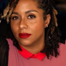 Melanie Featherstone's Instagram, Twitter & Facebook