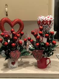 These valentine's day gift ideas are all you need! Valentines Day Arrangement With Ferrero Roche Chocolate In A Cup Valentines Candy Bouquet Valentines Day Baskets Simple Valentines Gifts