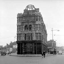 Elephant And Castle 1959 The Elephant And Castle Public House London Elephant And Castle London Buildings London History