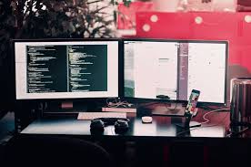 Sie suchen nach einer tätigkeit, die sie von zuhause aus erledigen können? Homeoffice So Richtet Ihr Euch Ein Corona Kompatibles Buro Ein Euronics Trendblog