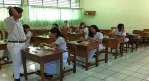 Untuk itu, wamenag berharap masyarakat tidak perlu apriori terhadap penerbitan skb 3 menteri. Banyak Sekolah Belum Terapkan Kebaya Encim Okezone News