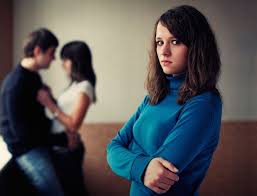 Silahkan baca pembahasan dan jawaban atas pertanyaan catatlah kata sulit yang ada dalam teks empat tips agar tidak iri kepada orang lain di bawah ini. 7 Alasan Ilmiah Kita Sering Merasa Iri Pada Orang Lain