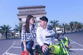 Foto pre wedding pake motor drag. Ide Populer Untuk Prewed Motor Cb Gallery Pre Wedding