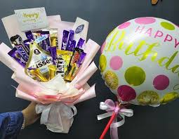 Ucapan selamat ulang tahun atau happy birthday tersebut adalah hal sederhana yang bisa kita berikan sebagai hadiah untuk teman i am grateful that you are my mother.(selamat ulang tahun ibu malaikatku. Bouquet Coklat Dan Bunga Delivery Ampang We Deliver Birthday Bouquet Gift Anniversary Get Well Soon Graduation And M Hadiah Untuk Ibu Hadiah Untuk Suami Bunga