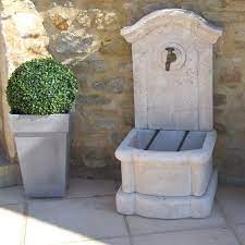Fontaines en pierre naturelle : Fontaine En Pierre Reconstituee Meridionale Pierre Vieillie Leroy Merlin