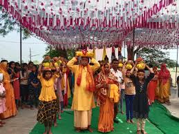Kalash Yatra out on Chaitra Navratri, female devotees gathered in the yatra  | औरैया में श्रीमद् भागवत कथा शुरू: चैत्र नवरात्र पर निकली कलश यात्रा ,  यात्रा में उमड़ी महिला ...