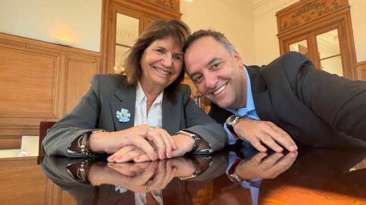 Adorni afuera, el PRO adentro y Bullrich como la grieta que el oficialismo  no pudo tapar - Vive Click