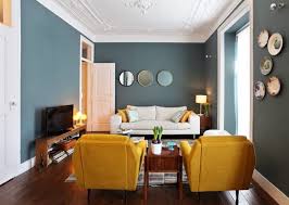 Mit Gedeckten Farben Das Wohnzimmer Einrichten Homify Homify Wohnzimmer Einrichten Zeitgenossische Dekoration Zeitgenossische Inneneinrichtung