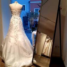 Du bist für deine hochzeit auf der suche nach einem einzigartigen brautkleid? Brauttage Der Besonderen Art Caritasverband Fur Den Landkreis Kelheim E V
