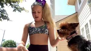 When jojo isn't managing her super. Wallpaper Jojo Siwa Dog Name