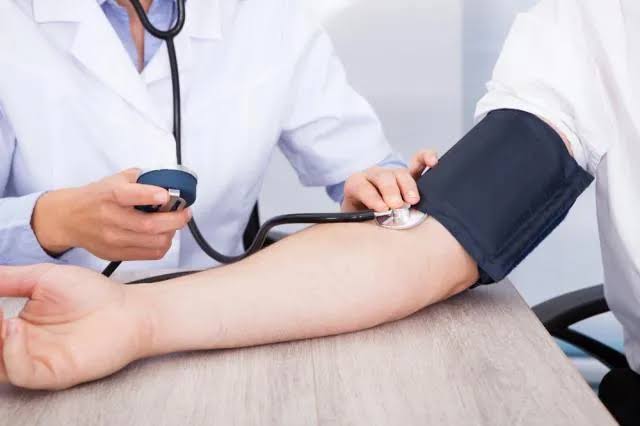 Hipotensi: Gejala, Penyebab, Pengobatan, dll. - Hello Sehat