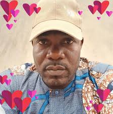 Beaucoup de Membres me demande qui je suis. Bien Voila ! Bonjour: Mes amis  , Mon nom est Gilles Trottier et je suis le co-fondateur de la page,( La  Parole Vivante). L'autre