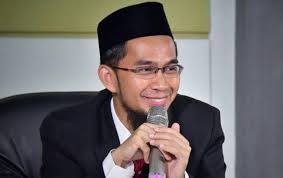 Istri Restui Poligami Alasan Ustadz Adi Hidayat Tolak Nikah Lagi Bikin Adem Cara tidak takut hantu dan menghilangkan riba.