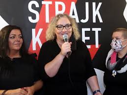 I personally try not to involve myself in the political struggle between, political parties and groups. Marta Lempart Czy Ja Wygladam Na Osobe Ktora Szczegolnie By Sie Czegos Bala
