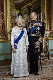 Philip werd geboren als prins filips van griekenland en denemarken. Official Diamond Jubilee Photographs Koninklijke Families Prins Philip Royalty