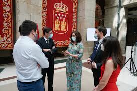 Presidenta de la comunidad de madrid, la región más libre y casa de todos los españoles. Diaz Ayuso Presenta El Nuevo Carne Joven Comunidad De Madrid