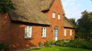 Das Ferienhaus Liegt Im Ortskern Von Borgsum 90 Qm Unter Reet Mit Grossem Garten Fur 5 Personen Und Zusatzlich 1 Kleinkind Ferienhaus Haus Style At Home
