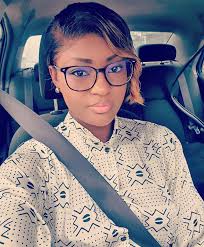 Laura Dave Officiel 💚❤️💛 La femme est comme : L électricité; Si tu sais  t'en servir, elle illuminera ta vie... Si tu la fatigues elle s'éteindra...  Si tu joues avec, tu finiras