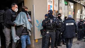 Das offizielle hauptstadtportal berlin.de auf facebook. German Police Crack Down On Berlin Organized Crime Families Abc News