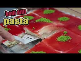 Yerken Insani Kesmeyen 1 Dilimin Asla Yetmeyecegi Orman Meyve Soslu Kedi Dilli Pasta Youtube 2020 Yiyecek Ve Icecek Pasta Meyve
