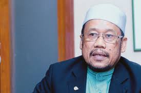 Ibu beliau datin hajjah tuan sabariah tuan ishak. Nik Omar Not As Influential As Tok Guru Pas
