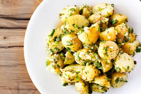 Stevie, urzici, loboda, untisor, spanac, ceapa verde si ridichi, dovlecei noi, mazare, spanac si salata noua, plus patrunjel, leustean, tarhon si alte plane aromate. Salata De Cartofi Noi Cu Ceapa Verde Si Chimen Mazilique